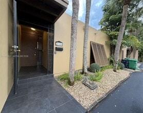 16005 Kingsmoor Way in Miami Lakes, FL - Building Photo - Building Photo