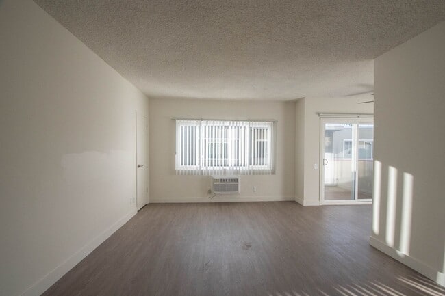 10843 Kling St, Unit 05 in Los Angeles, CA - Foto de edificio - Building Photo