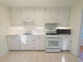 57 Whitmore Ln in Stamford, CT - Building Photo