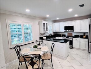 3200 Binnacle Dr in Naples, FL - Building Photo - Building Photo