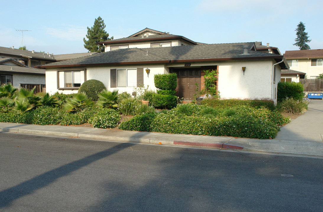 1235 Valerian Ct in Sunnyvale, CA - Building Photo