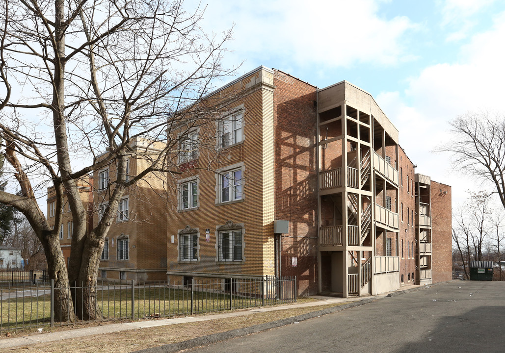 2602-2606 Main St in Hartford, CT - Building Photo