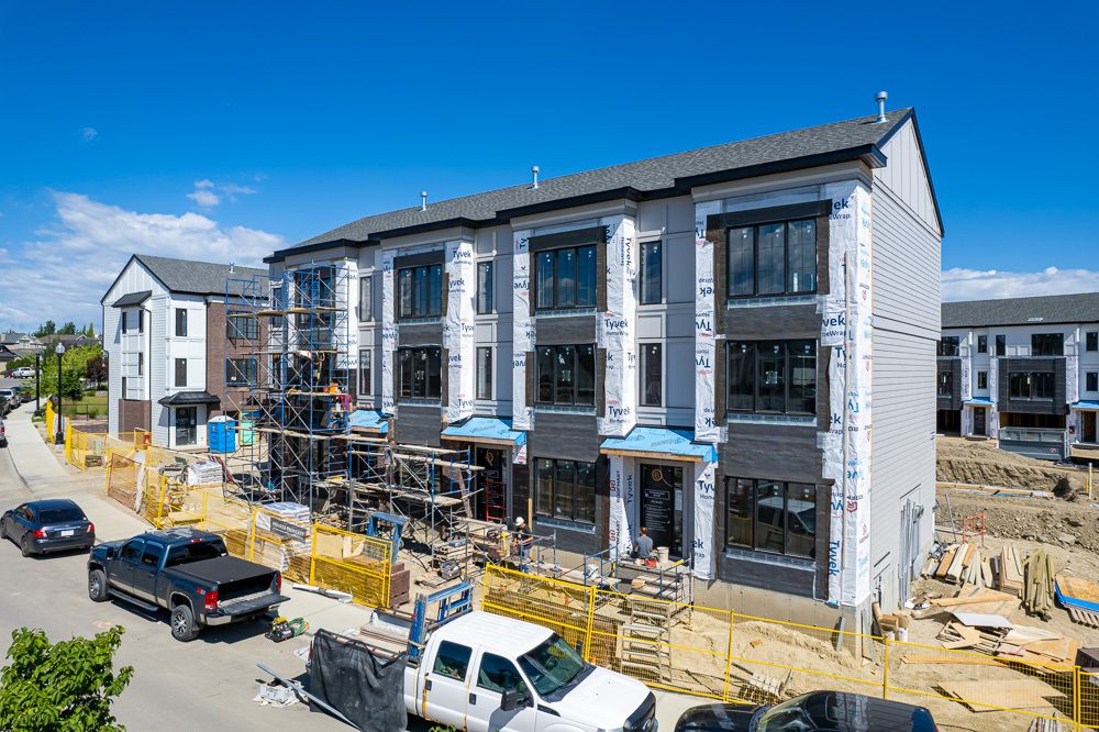 Griffith Pointe at Discovery Ridge in Calgary, AB - Building Photo