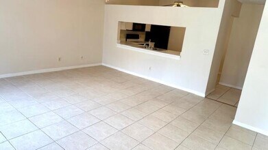 2844 Stoneway Ln in Fort Pierce, FL - Foto de edificio - Building Photo
