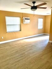 2408 Linhart Ave, Unit 2408 Linhart Avenue Fort Myers FL in Ft. Myers, FL - Foto de edificio - Building Photo