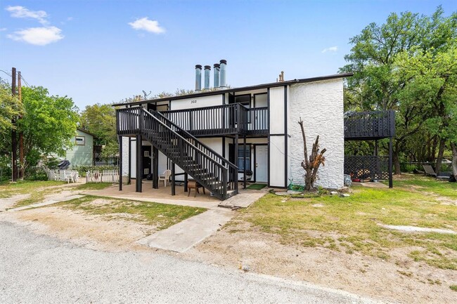 property at 302 Hedgewood Dr