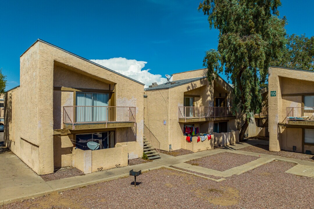 Phoenician Palms in Phoenix, AZ - Building Photo