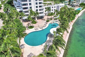 1330 West Ave, Unit 1812 in Miami Beach, FL - Foto de edificio - Building Photo