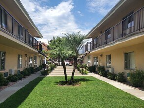 204 E Broadway, Unit C in San Gabriel, CA - Foto de edificio - Building Photo