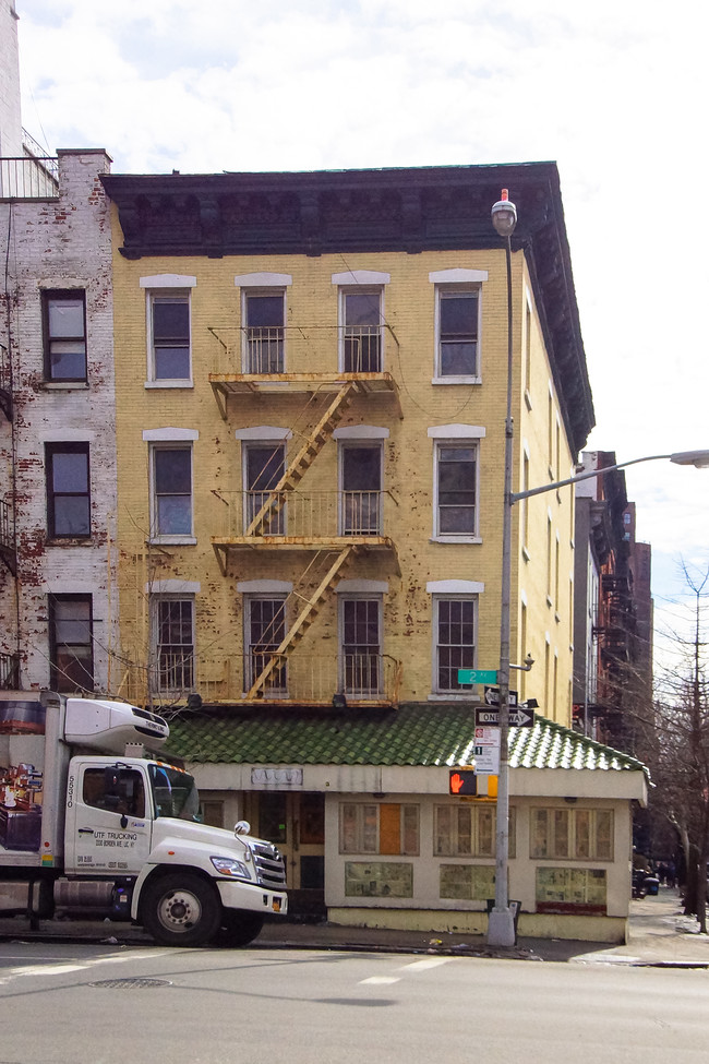 1562 Second Ave in New York, NY - Building Photo - Building Photo