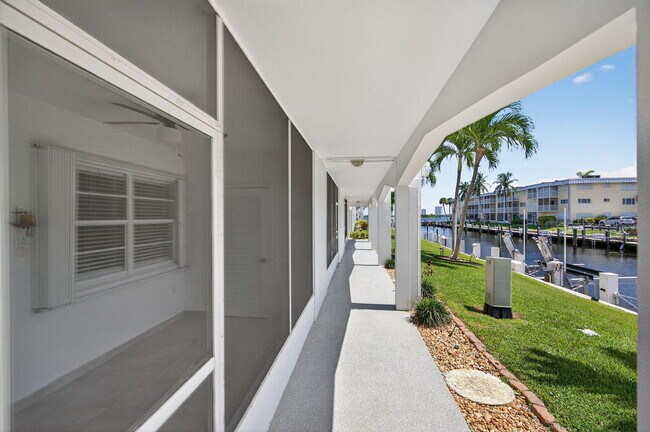 110 Shore Ct in North Palm Beach, FL - Building Photo - Building Photo