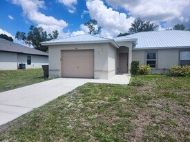 415 NE 25th Ave in Cape Coral, FL - Building Photo