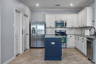 6030 Diego Ln in San Antonio, TX - Building Photo - Building Photo