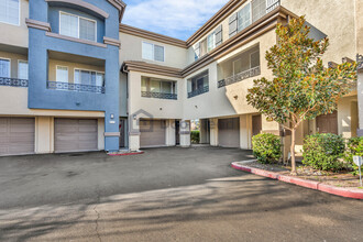 2001 Club Center Dr, Unit Apt 8112 in Sacramento, CA - Foto de edificio - Building Photo