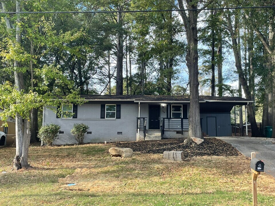 611 Inglewood Dr in Smyrna, GA - Building Photo