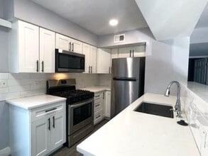 2504 Manor Cir in Austin, TX - Building Photo - Building Photo