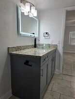 3821 N Oak Dr in Tampa, FL - Building Photo