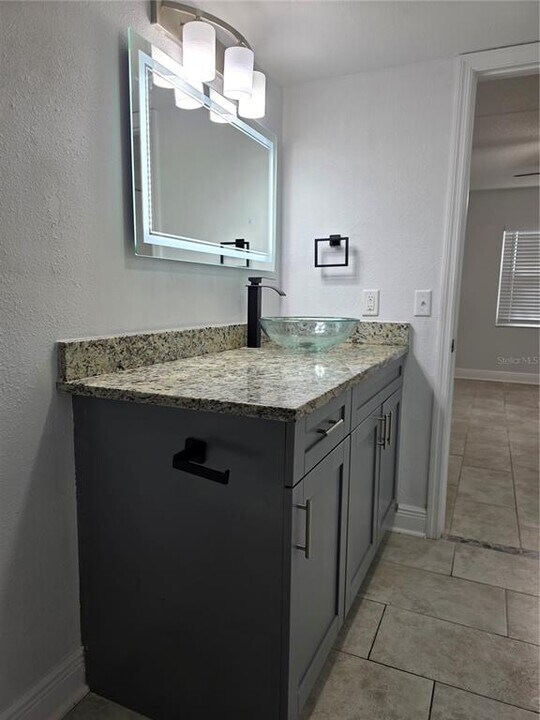 3821 N Oak Dr in Tampa, FL - Building Photo