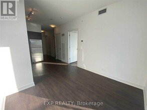 2220-2220 Lake Shore Blvd W in Toronto, ON - Building Photo - Building Photo