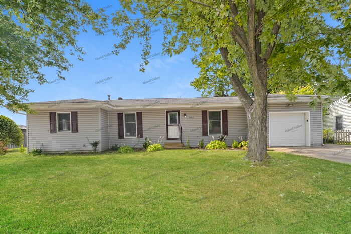 3003 Ridgeview Dr in St. Charles, MO - Foto de edificio