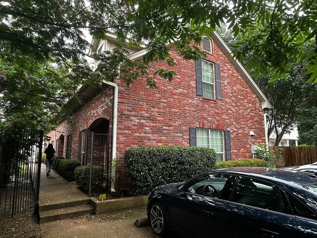 property at 1919 S 7th St