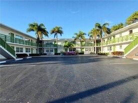 975 9th Ave S in Naples, FL - Building Photo