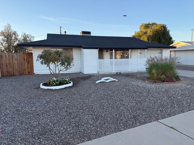 10607 W El Rancho Dr in Sun City, AZ - Building Photo - Building Photo