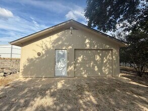 275 Halm Dr in Canyon Lake, TX - Foto de edificio - Building Photo