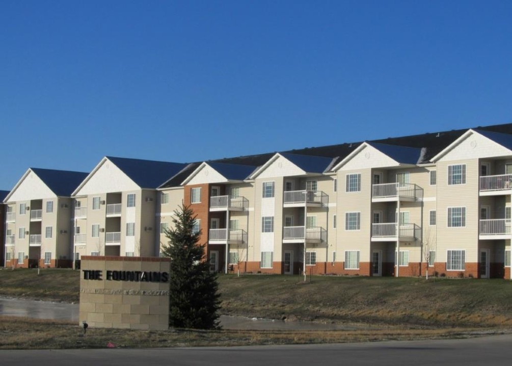 The Fountains Apartments in Fargo, ND - Building Photo