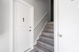 83 Gibson Ave in Hamilton, ON - Building Photo