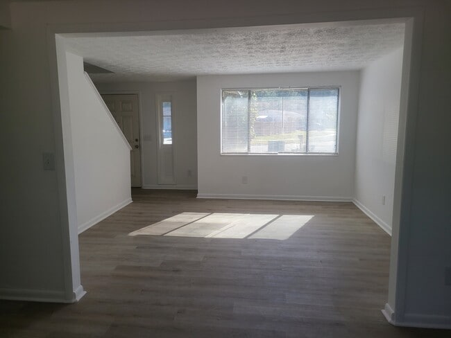 6945 Cinderella Rd in Jacksonville, FL - Building Photo - Building Photo