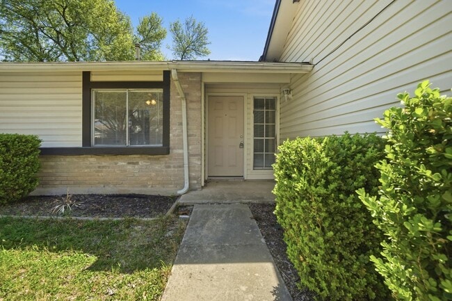 5722 Misty Glen in San Antonio, TX - Building Photo - Building Photo