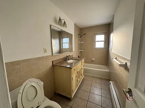 1027 Throgmorton Ave in Bronx, NY - Building Photo - Building Photo