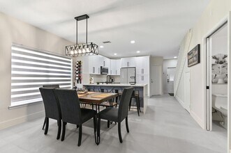 6880 Brook Hollow Rd in Greenacres, FL - Foto de edificio - Building Photo