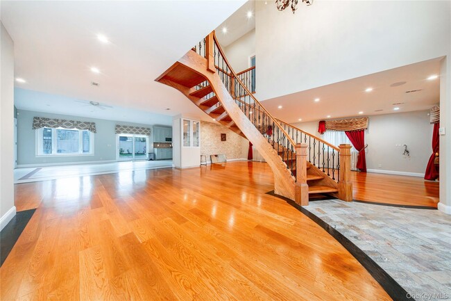 2310 Dogwood St in Merrick, NY - Building Photo - Building Photo