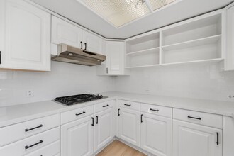 4426 Ventura Canyon Ave in Los Angeles, CA - Building Photo - Building Photo