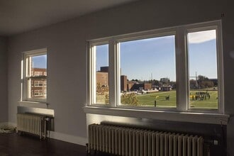 Moodie Apartments in Thunder Bay, ON - Foto de edificio - Building Photo