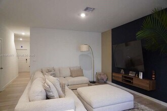 385 NW 9th St in Pompano Beach, FL - Building Photo - Building Photo