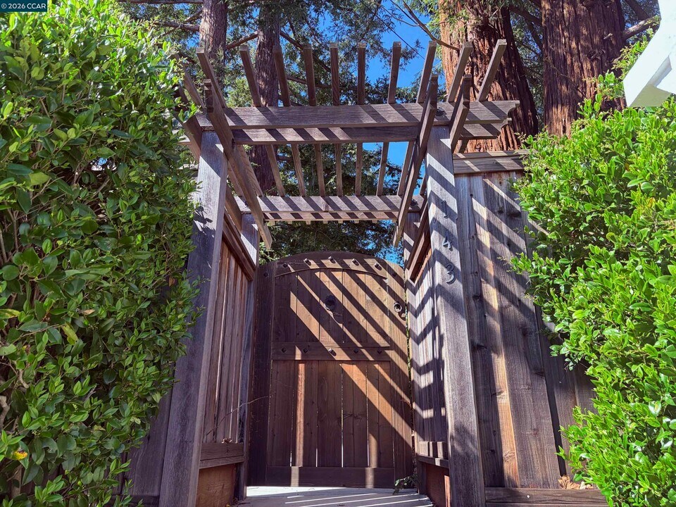 143 Pulido Rd in Danville, CA - Building Photo