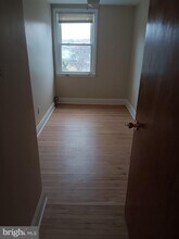 4 S Academy Ave in Glenolden, PA - Foto de edificio - Building Photo