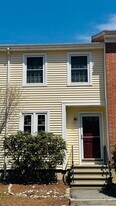 123 Fox Hollow Way in Manchester, NH - Building Photo