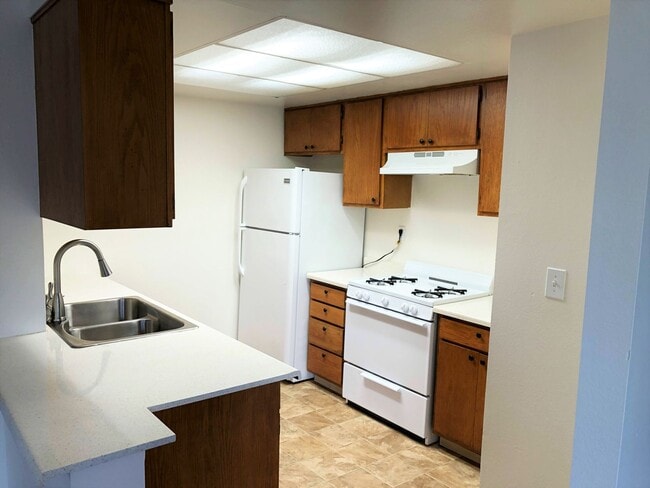 11051 Hesby St in Los Angeles, CA - Building Photo - Building Photo