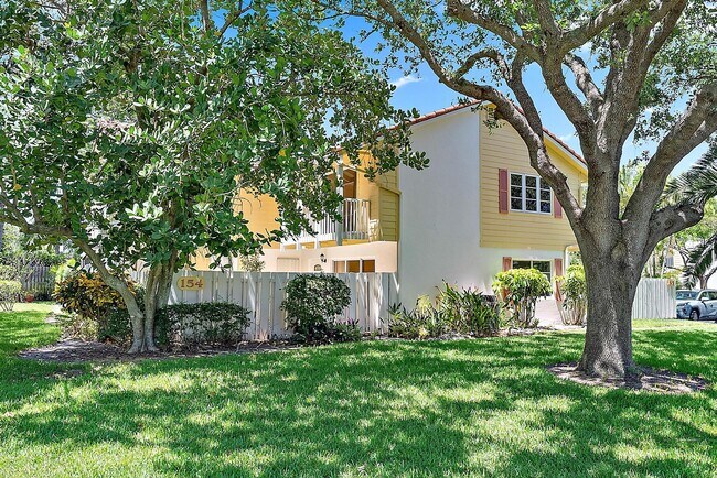 154 Seabreeze Cir in Jupiter, FL - Building Photo - Building Photo