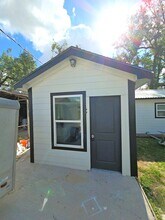 9010 Linda Vista Rd in Houston, TX - Foto de edificio - Building Photo