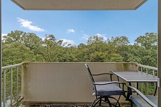 2939 Van Ness St NW in Washington, DC - Foto de edificio - Building Photo