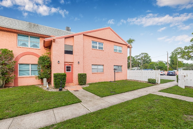 252 SW Monroe Cir N in St. Petersburg, FL - Building Photo - Building Photo