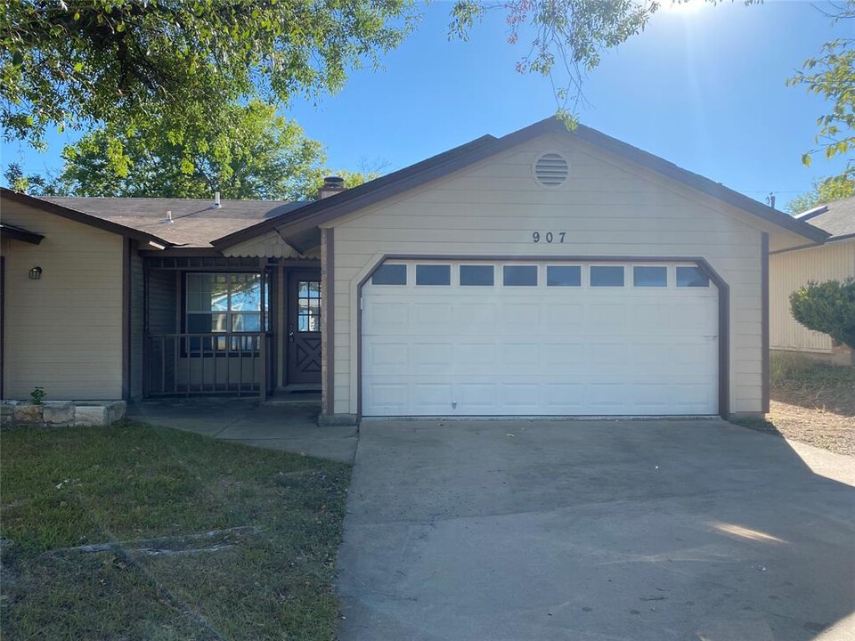 907 Edgerly Ln in Pflugerville, TX - Building Photo