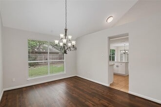 4807 Shadowdale Dr in Houston, TX - Building Photo - Building Photo