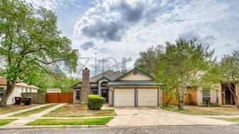 4315 Lakebend W Dr in San Antonio, TX - Building Photo