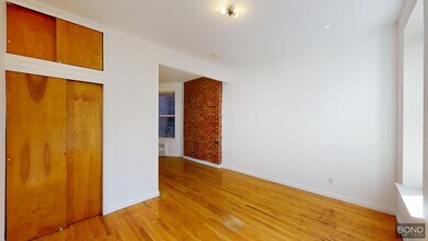 24 King St in New York, NY - Building Photo - Building Photo